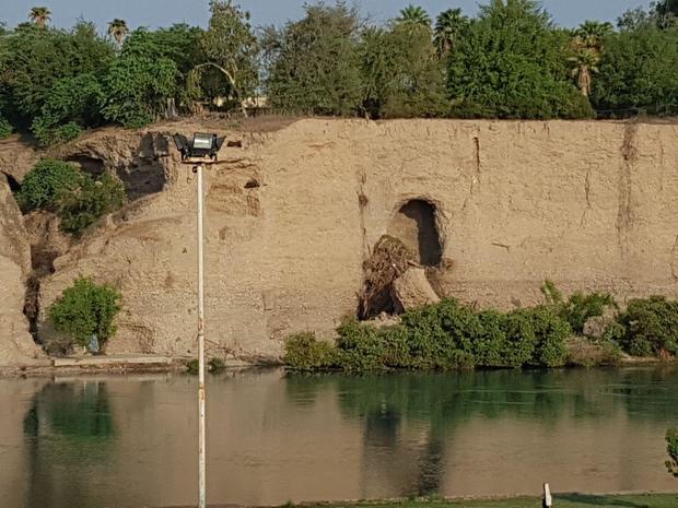 بخشی از دیواره مشرف بر رودخانه دز ریزش کرد