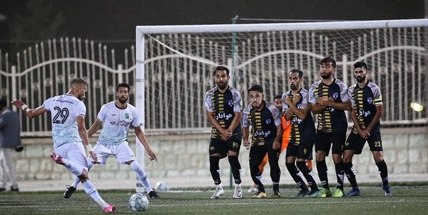 مدافع استقلال به هوادار پیوست +عکس
