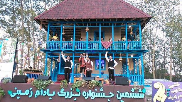 جشنواره بادام زمینی در آستانه اشرفیه برگزار شد