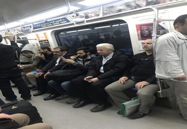 علی شمخانی در مترو + عکس