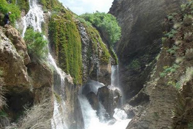 بارش باران، آبشارهای دره شهر را خروشان کرد