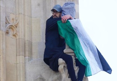  مردی که به خاطر فلسطین بالا رفت + عکس