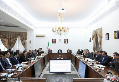 عارف: شعار سال، برش یکساله سیاست‌های کلی برنامه است/ باید به گونه‌ای برنامه‌ریزی شود که در پایان سال کارنامه درخشانی در تحقق شعار سال داشته باشیم/ باید بخش خصوصی به صورت جدی پای کار بیاید/ وظیفه این کارگروه کنار زدن بروکراسی پیچیده است