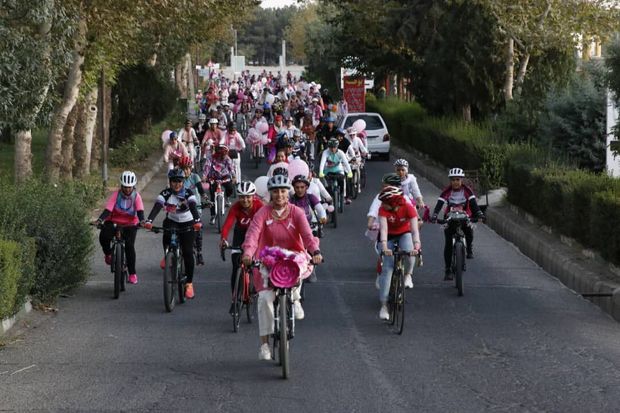 همایش دوچرخه‌سواری زنان با شعار چند دقیقه از یک عمر برگزار شد