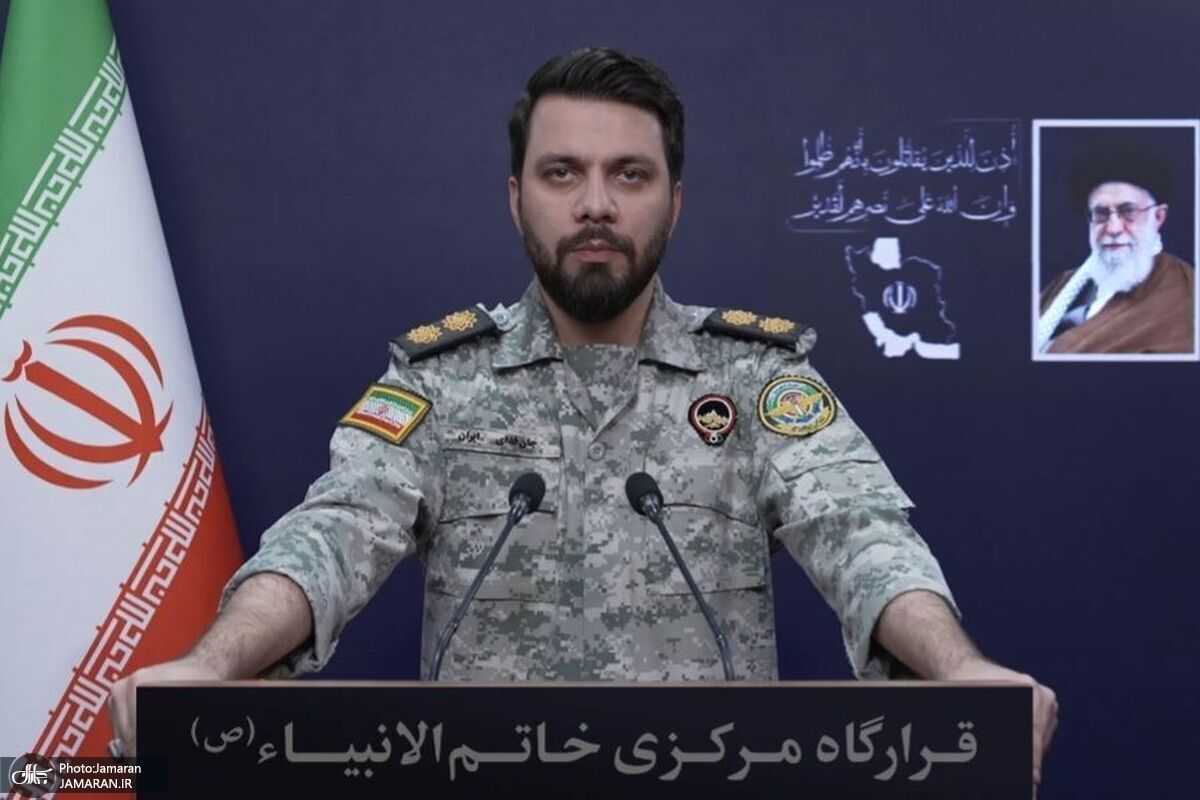 سخنگوی قرارگاه خاتم‌الانبیا: آمریکا با همکاری برخی از کشورهای منطقه یک کشتی و یک نفتکش و برخی مناطق غیرنظامی در سواحل بندر خمیر، سیریک و جزیره قشم را مورد تعرض هوایی قرار دادند/ نیروهای مسلح جمهوری اسلامی ایران بلافاصله به شناورهای نظامی آمریکا حمله کردند