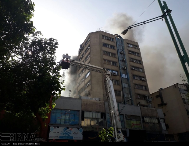 آتش سوزی در طبقه سوم پاساژ مهستان تهران+عکس