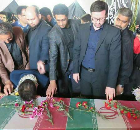 آیین تشییع پیکر مطهر 2 شهید گمنام در مهدیشهر برگزار شد