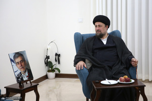 حضور سید حسن خمینی در منزل شهید دکتر فریدون  عباسی