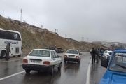 برخورد ۴۰ دستگاه خودرو، آزادراه قزوین - زنجان را همچنان مسدود کرده است