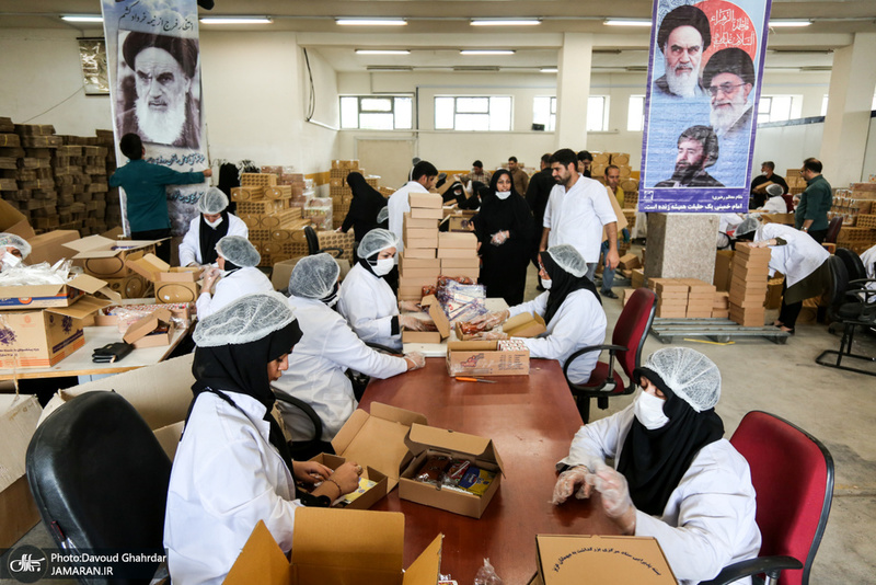 آماده‌سازی افطاری زائران مراسم سالگرد بزرگداشت امام خمینی(س)