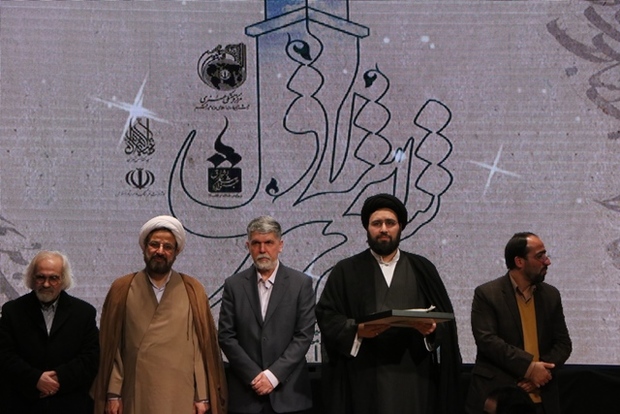 اختتامیه چهارمین جشنواره شعر اشراق با حضور وزیر ارشاد در قم برگزار شد