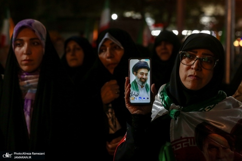 پنجاه و پنجمین شب اجتماع پر شور مردم در میدان منیریه