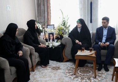 دختر پزشکیان به دیدار خانواده الهه حسین نژاد رفت + عکس