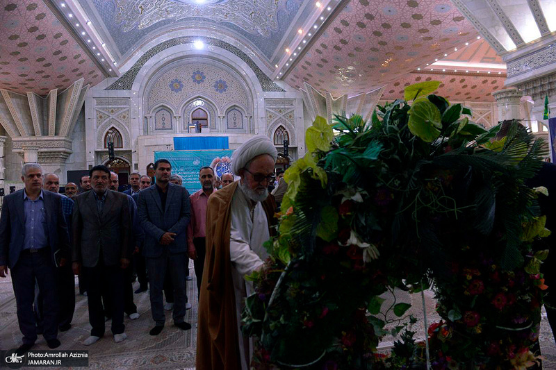 تجدید میثاق مدیرعامل و جمعی از کارکنان شرکت آبادگران نصر کوثر با آرمان های حضرت امام خمینی (س)