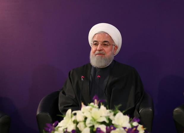 روحانی:  تلاش دولت فقط اضافه کردن 20 درصد به حقوق کارکنان نیست/  تصمیم فعلی این است که نرخ بنزین و گازوئیل افزایش نیابد