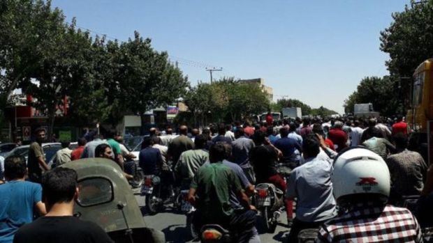صنعتگران منطقه شاپور اصفهان خواستار حل مشکلات خود شدند