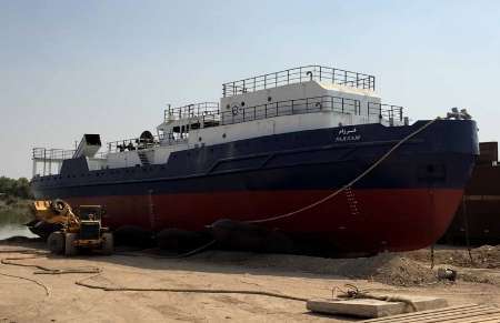 یک فروند کشتی صیادی در بندر خرمشهر به  آب انداخته شد