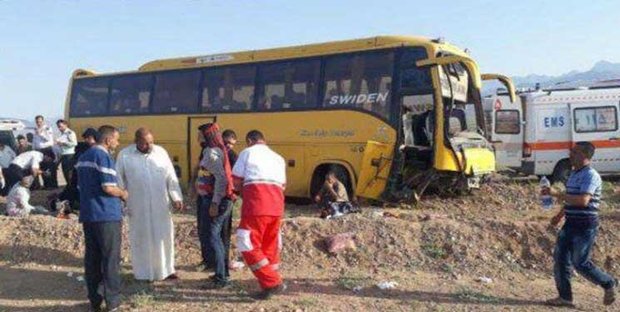 ۲۰ مجروح درپی واژگونیِ اتوبوس زائران اربعین