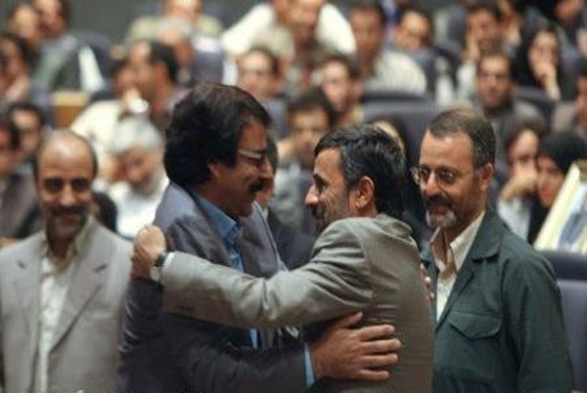 افتخاری: احمدی نژاد جوری خودش را به آغوشم انداخت که انگار یوسف گم گشته اش بودم!