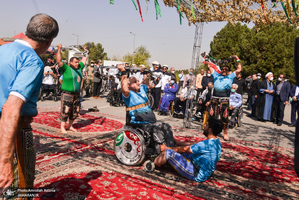 تجدید میثاق جمعی از خانواده های معظم شهدا، جانبازان، ایثار گران و رئیس و کارکنان بنیاد شهید با آرمان های حضرت امام(س)