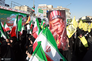 راهپیمایی دختران «جان‌فدای ایران» -۱