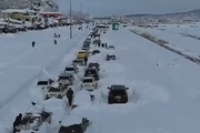 ویدیویی از گرفتار شدن مردم در برف رشت که در شبکه‌های اجتماعی بازنشر می‌شود
