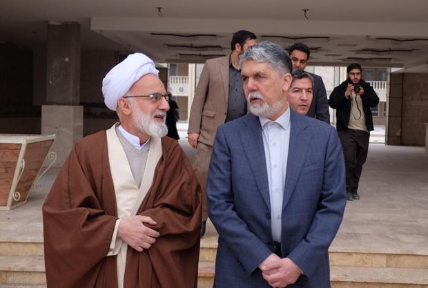 وزیر فرهنگ و ارشاد اسلامی از حوزه علمیه خاتم‌الانبیاء (ص) اراک بازدید کرد