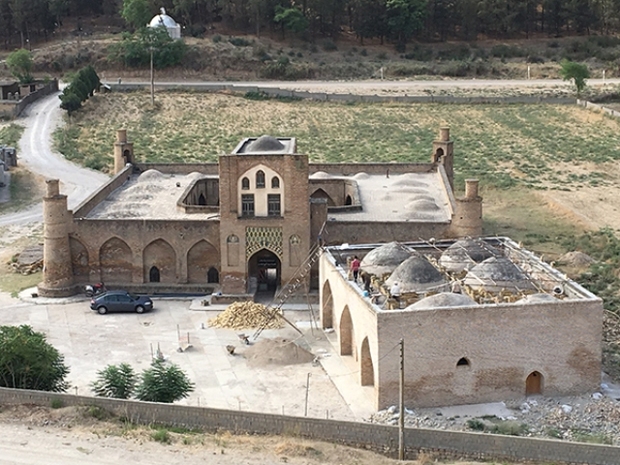 مرمت مسجد و مدرسه تاریخی کریم ایشان گلستان