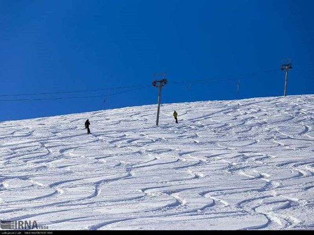 برف ۵ هزار گردشگر زمستانی را به کوهرنگ کشاند