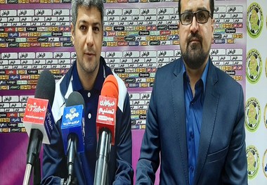 مربی نفت مسجد سلیمان: به اندازه تراکتور شانس فینالیست شدن داریم/ با همه مشکلات ما به دنبال برد هستیم
