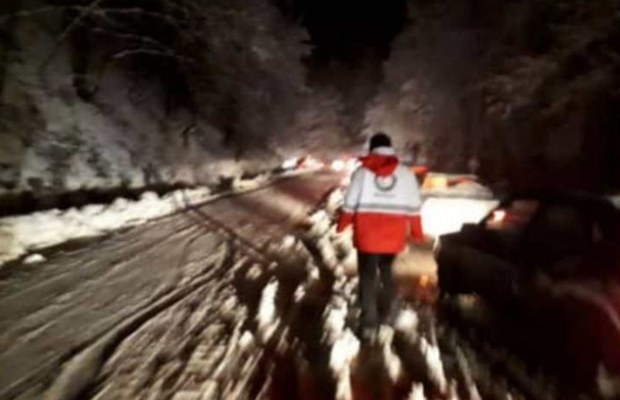 هلال احمر گیلان به 40 خودروی گرفتار در برف امدادرسانی کرد