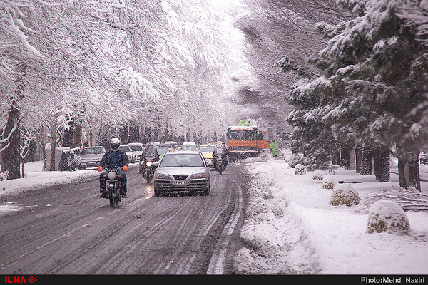 بارش برف و باران سنگین در اغلب استان‌های کشور  پیش‌بینی کاهش ۱۵ درجه‌ای دمای هوا   تهران یخ می‌زند