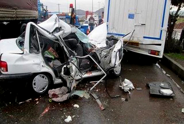سه کشته، پیامد برخورد 2 دستگاه خودرو در اردکان یزد