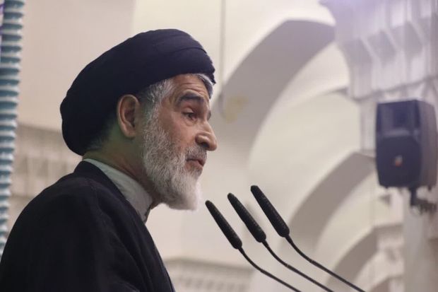 امام جمعه موقت یزد: بسیاری از مشکلات اقتصادی و کم‌برکتی‌ها ناشی از دوری جامعه از استغفار و توسل به خداوند است