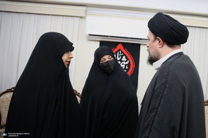 حضور سید حسن خمینی در منزل سردار شهید سلامی با خانواده این شهید والامقام دیدار و گفت‌وگو کرد.