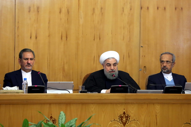روحانی: همه قوا، نهادها و نیروهای مسلح برای تحقق هر چه بیشتر اقتصاد مقاومتی به میدان بیایند