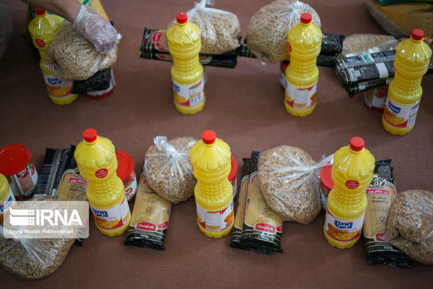 نیازمندان بهاباد ۱۲۰ بسته موادغذایی دریافت کردند