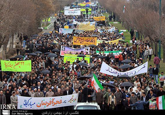 مراسم راهپیمایی 22 بهمن با حضور مرزداران شیعه و سنی در استان کرمانشاه آغاز شد
