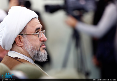 محسن اراکی: در نظام اقتصادی باید طلا و نقره واسطه معامله باشند/ خیانتی که به سرمایه‌های این مملکت می‌شود ضرب سکه‌های طلا است/ یک تکه کاغذ در هر کشور قدرت ارزش متفاوتی دارد؛ این بزرگ‌ترین دزدی است که در آمریکا رقم می‌خورد