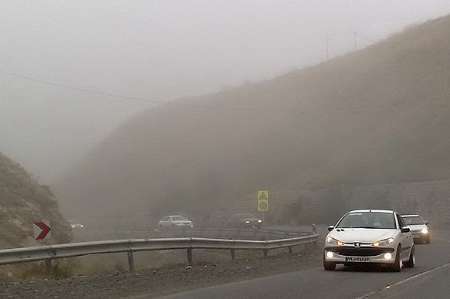 جاده کندوان ترافیک به سمت چالوس نیمه سنگین همراه با مه شدید