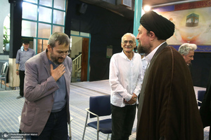 نشست صمیمانه دست اندر کاران و عوامل فیلم مستند «احمد» با سید حسن خمینی