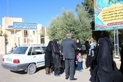 اعتراض خانواده های کارگران مجتمع فسفات بافق مقابل فرمانداری یزد