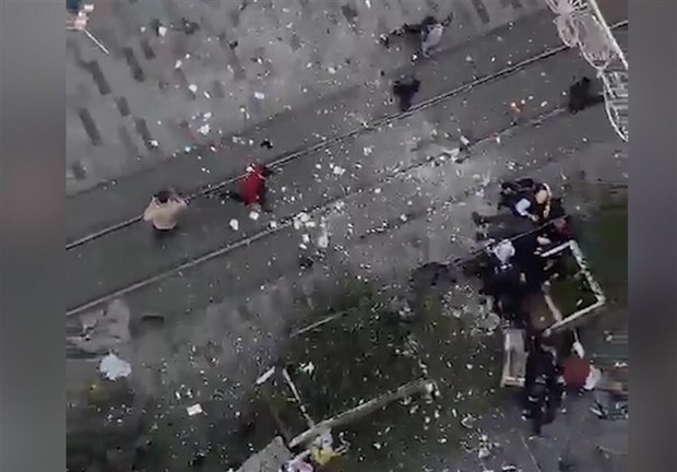 فرار مردم بعد از انفجار مهیب در محله تقسیم استانبول