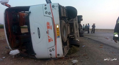 انحراف اتوبوس از جاده مرودشت – شیراز هشت مصدوم برجای گذاشت