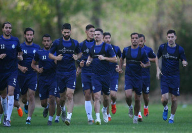 معاون استقلال: باشگاه با صلاحدید خودش در حال مذاکره با بازیکنان مد نظر است/مجیدی لیستی به باشگاه نداد
