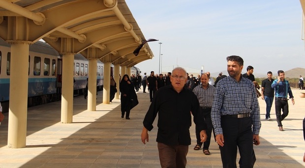 روزانه یکهزار زائر با راه آهن ملایر- کرمانشاه تردد می کنند