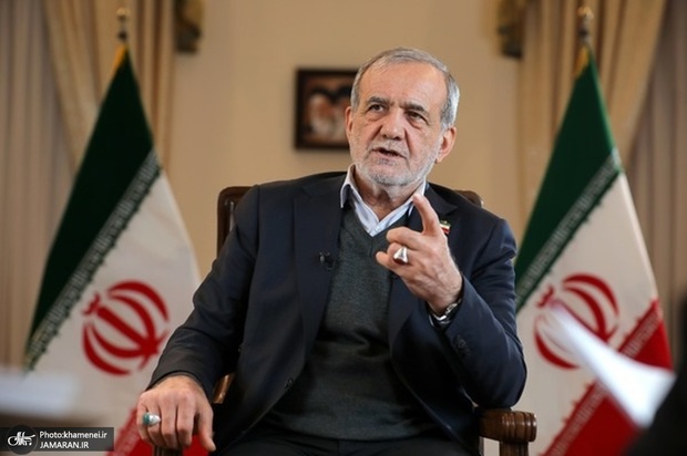 پیام تلویزیونی پزشکیان به مردم ایران/ رییس جمهور: شورای موقت رهبری تصویب کرد که دیگر به کشورهای همسایه حمله نشود، مگر از آن کشورها حمله ای به ایران شود/ خواب‌شان را به گور می‌برند که ما بدون قید و شرط تسلیم شویم/ از مردم درخواست می‌کنم در صحنه باشند