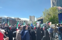 جشن پیروزی در میدان انقلاب