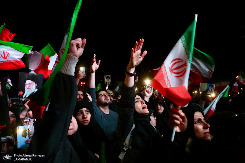 تجمع مردمی در میدان انقلاب اسلامی تهران