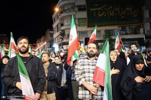 شصت و یکمین اجتماع پر شور مردم در میدان انقلاب